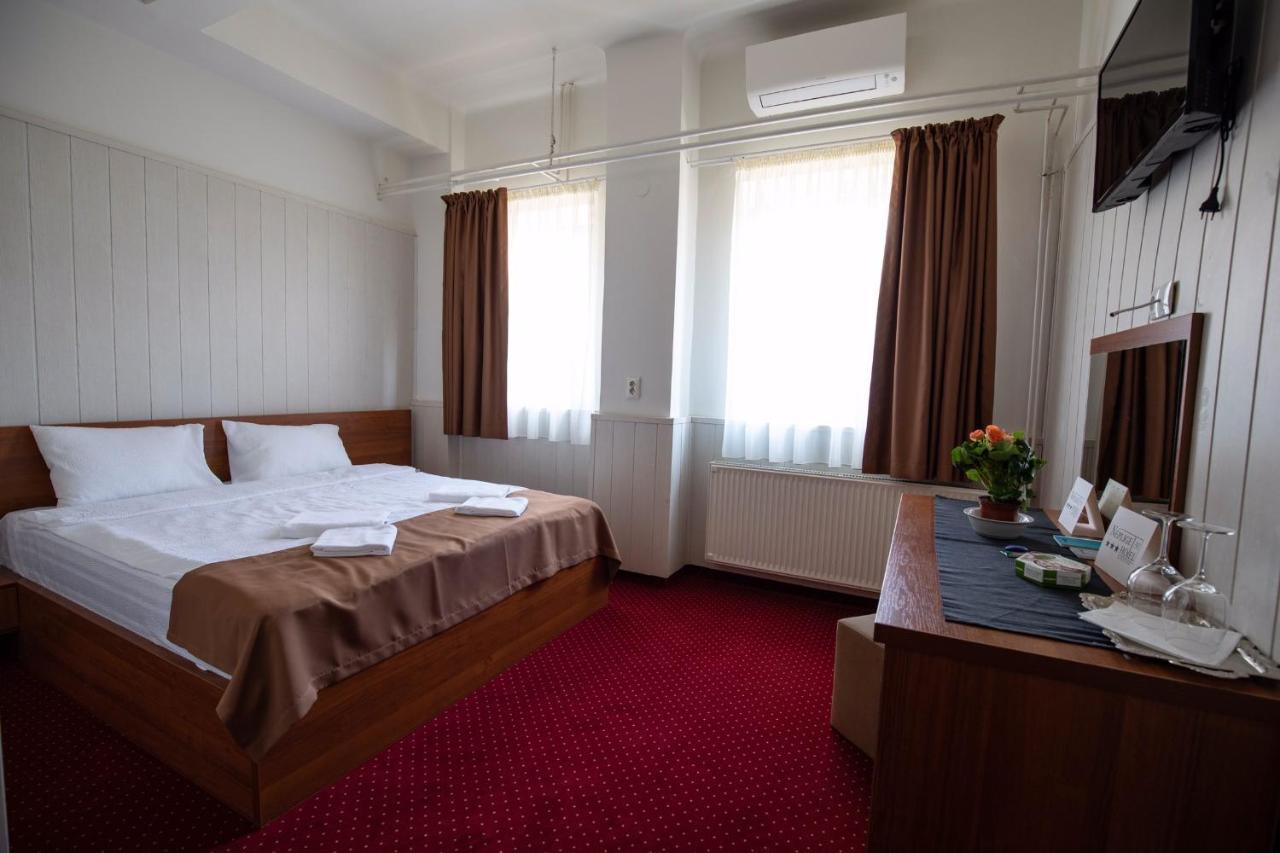 Nepliget Hotel بودابست المظهر الخارجي الصورة